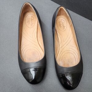 Clarks Women's Black Leather Flats Size 7.5M
